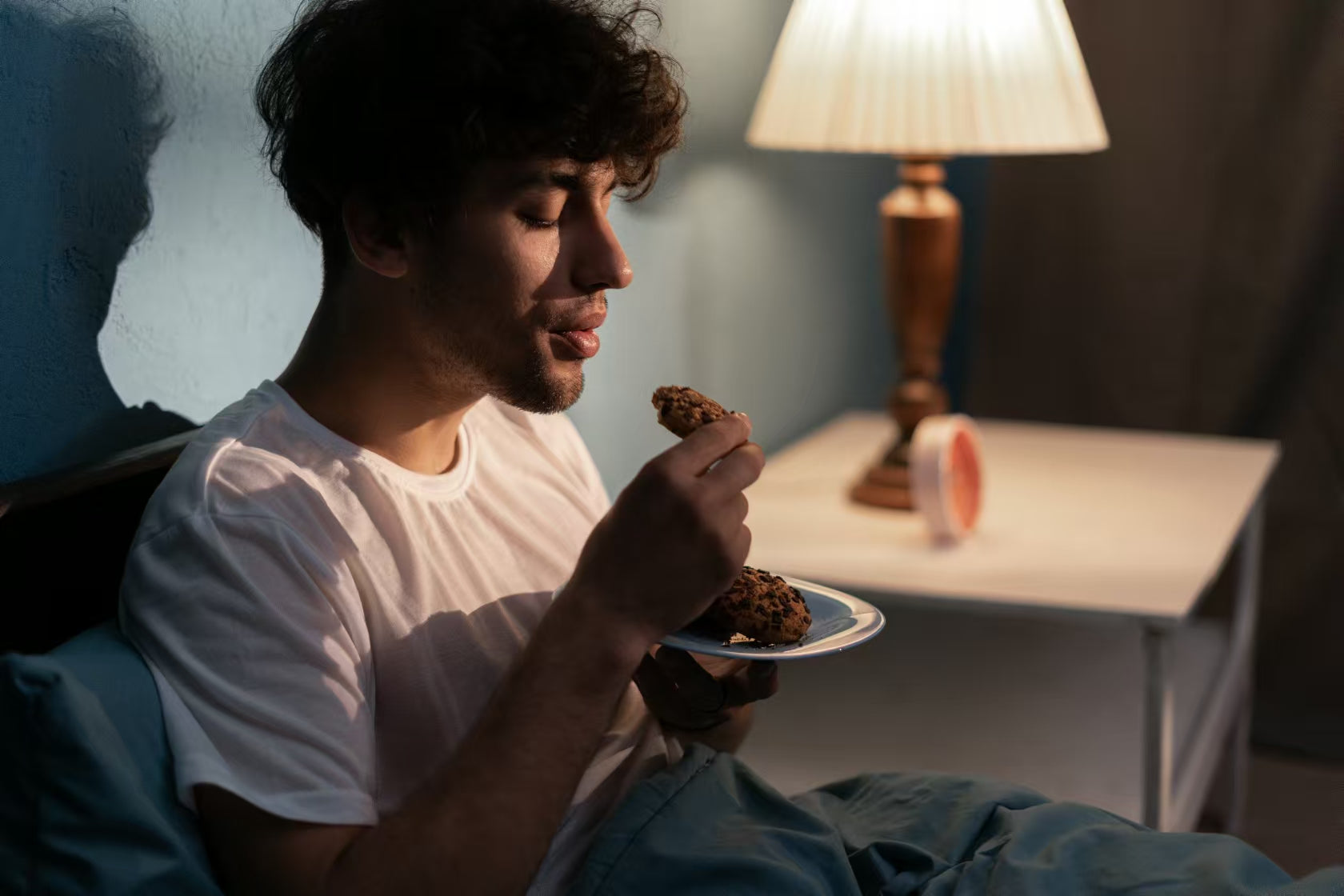 The Link Between Cortisol and Nighttime Cravings: How to Break the Cycle